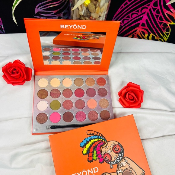 Beyond Eye Shadow Assorted Mix- each pallet sold separately. - Picture 6 of 14